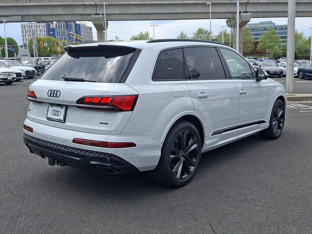 Thumbnail: 2026 Audi Q7 - 3
