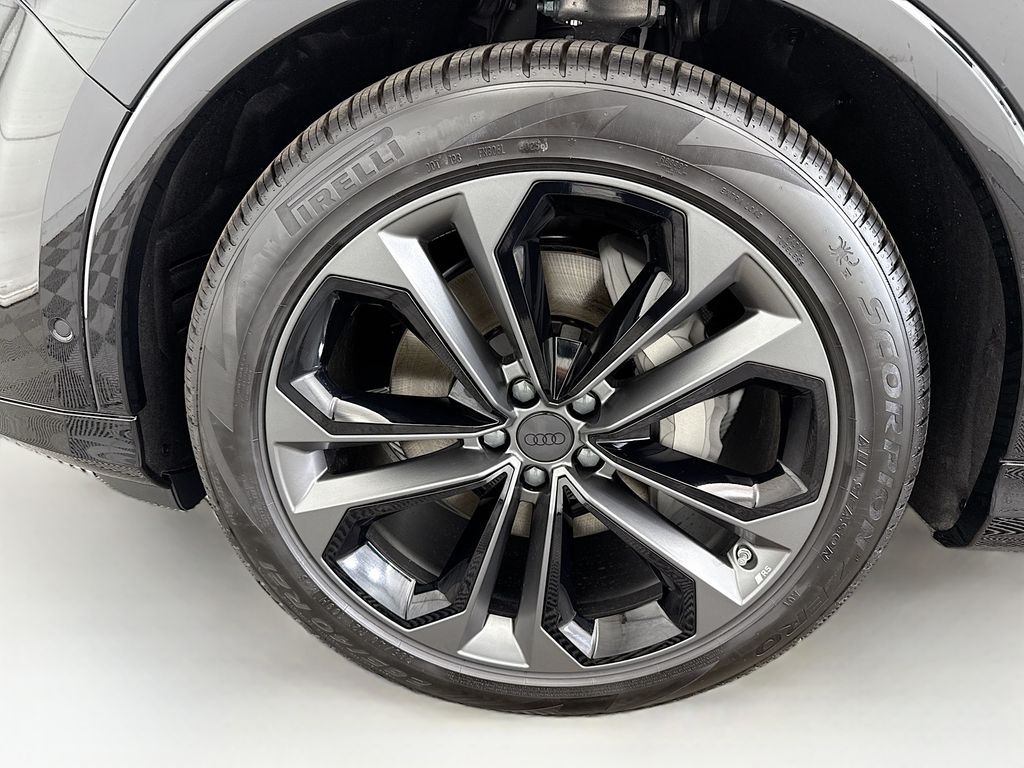 Thumbnail: 2026 Audi Q7 - 31