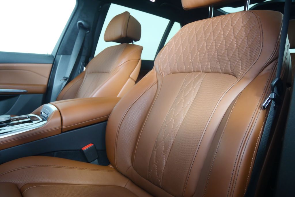Thumbnail: 2024 BMW X7 - 10