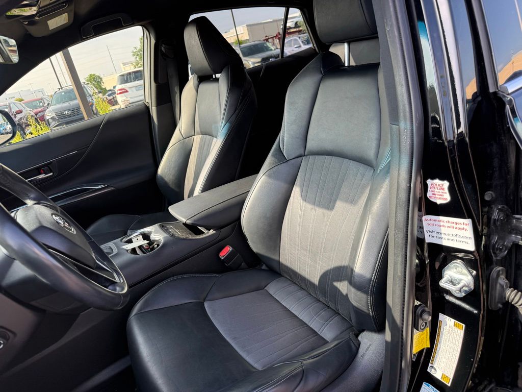 Thumbnail: 2021 Toyota Venza - 8
