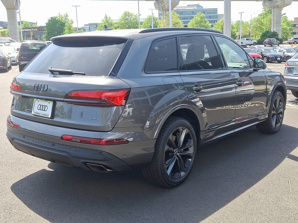 2025 Audi Q7  3