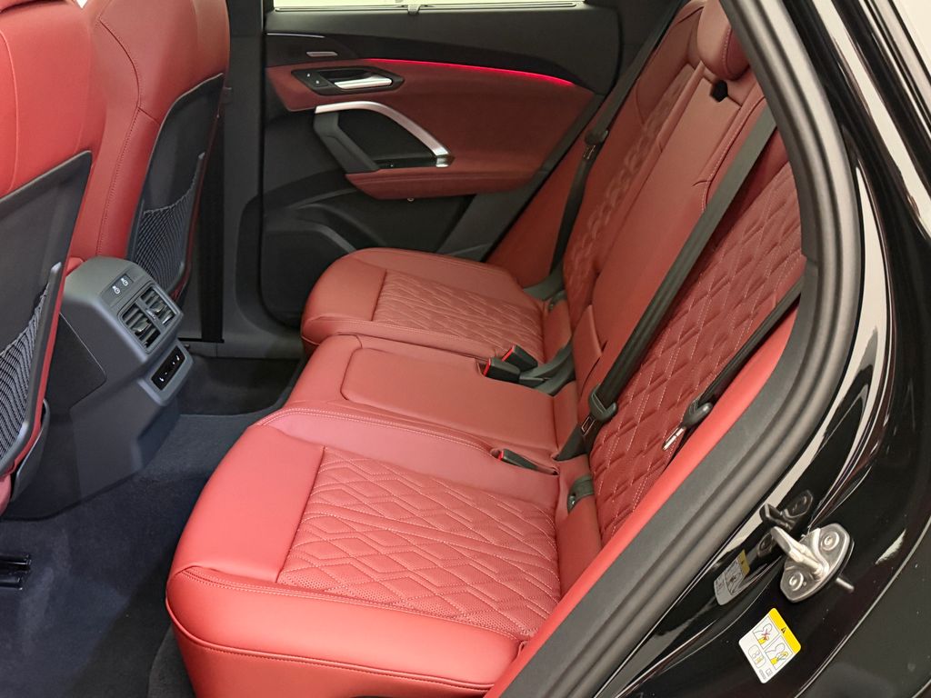 Thumbnail: 2026 Audi SQ5 - 16