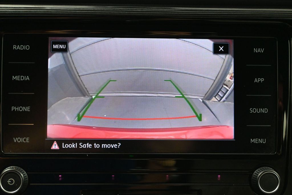 Used 2021  Volkswagen 2.0T R-Line image 12