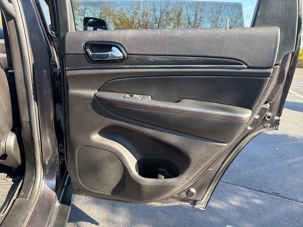 Thumbnail: 2019 Jeep Grand Cherokee - 25