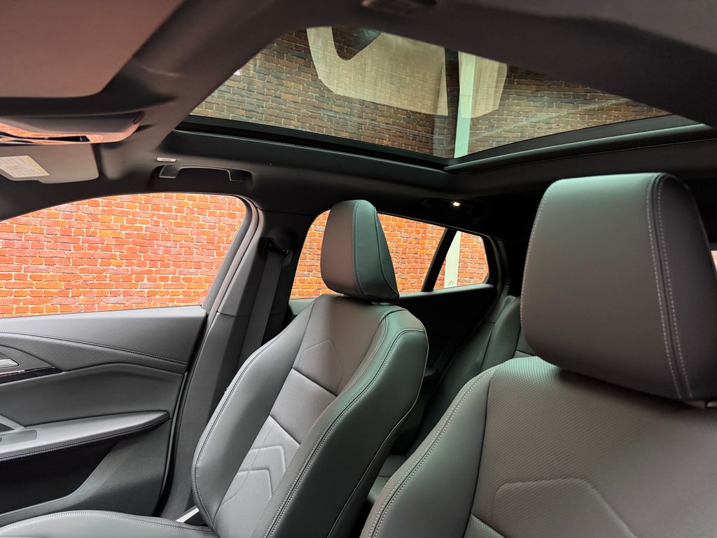 New 2026 White BMW xDrive28i image 3