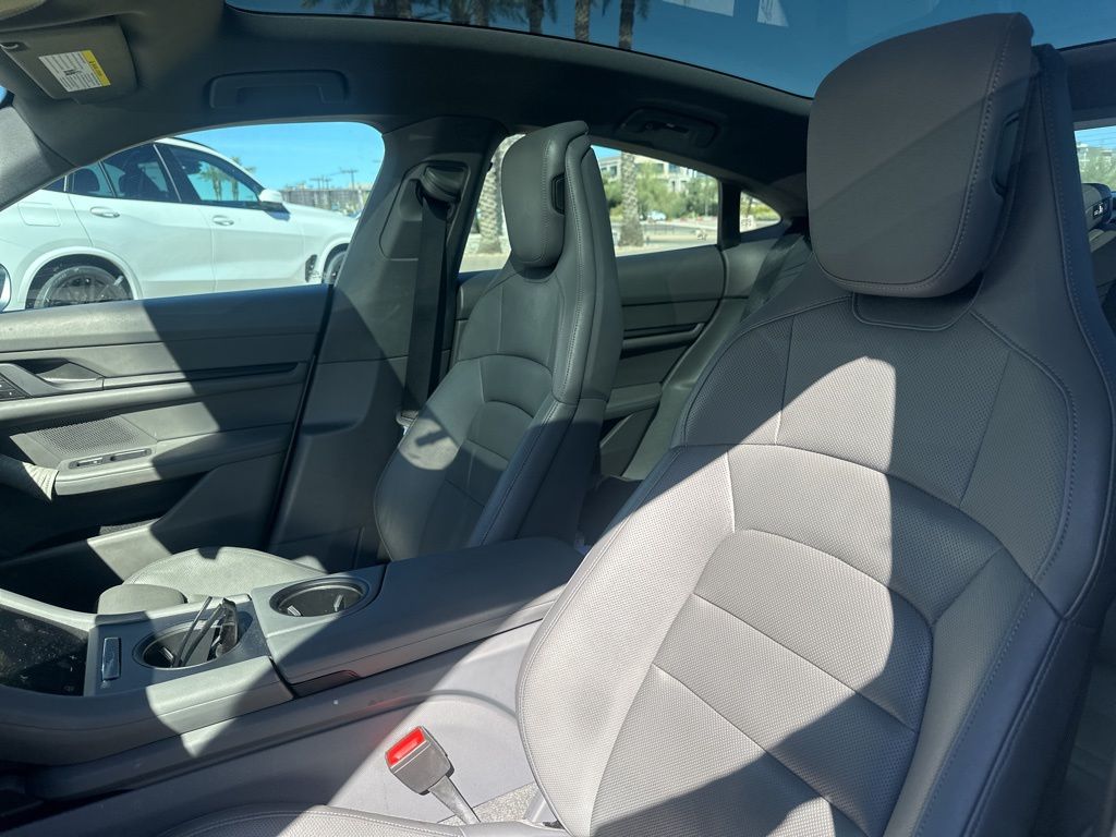 Thumbnail: 2023 Porsche Taycan - 9