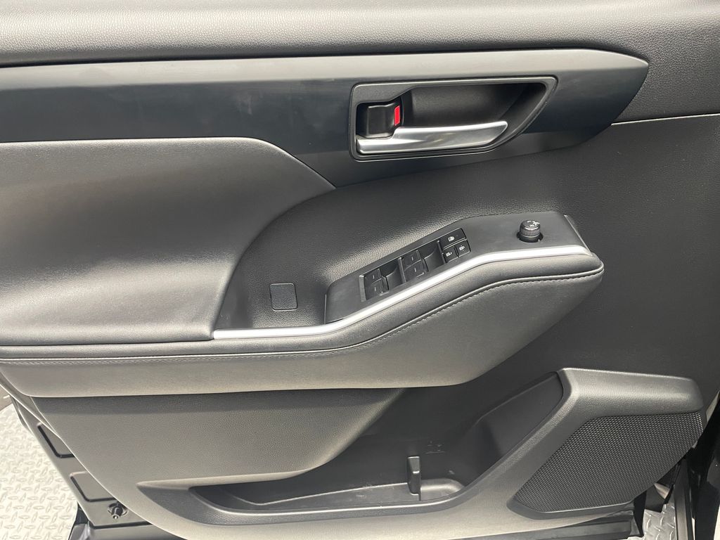 Thumbnail: 2024 Toyota Highlander - 9