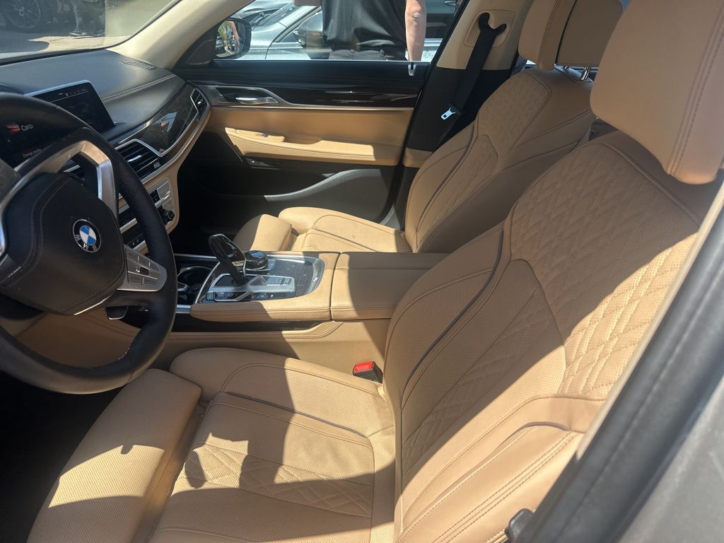 2022 BMW 7 Series 740i 4