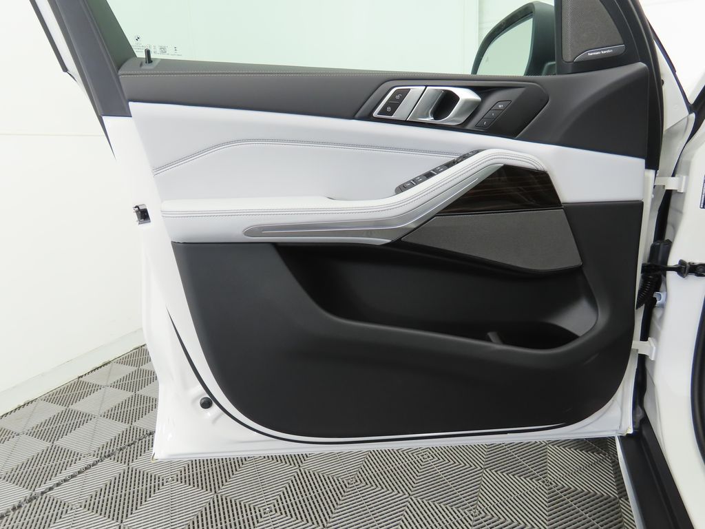 Thumbnail: 2026 BMW X5 - 23