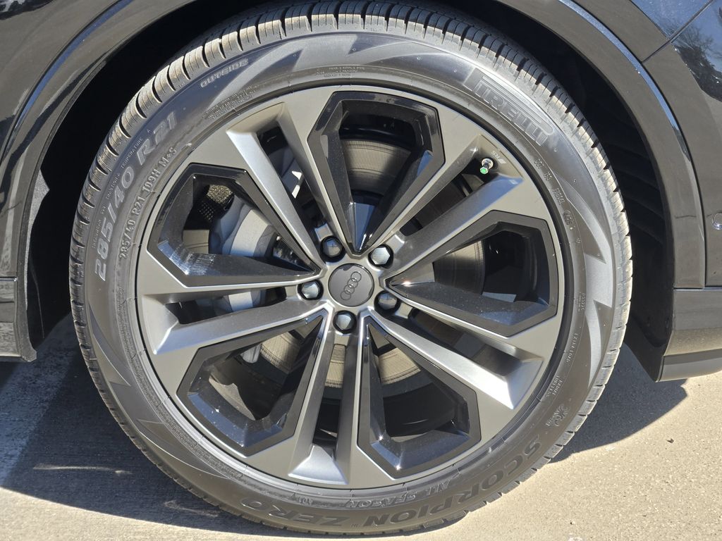 new 2026 Audi Q7 car, priced at $78,295