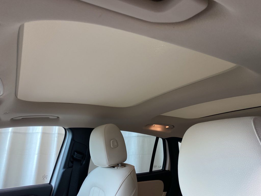 Used 2022 White Mercedes-Benz GLA 250 image 24
