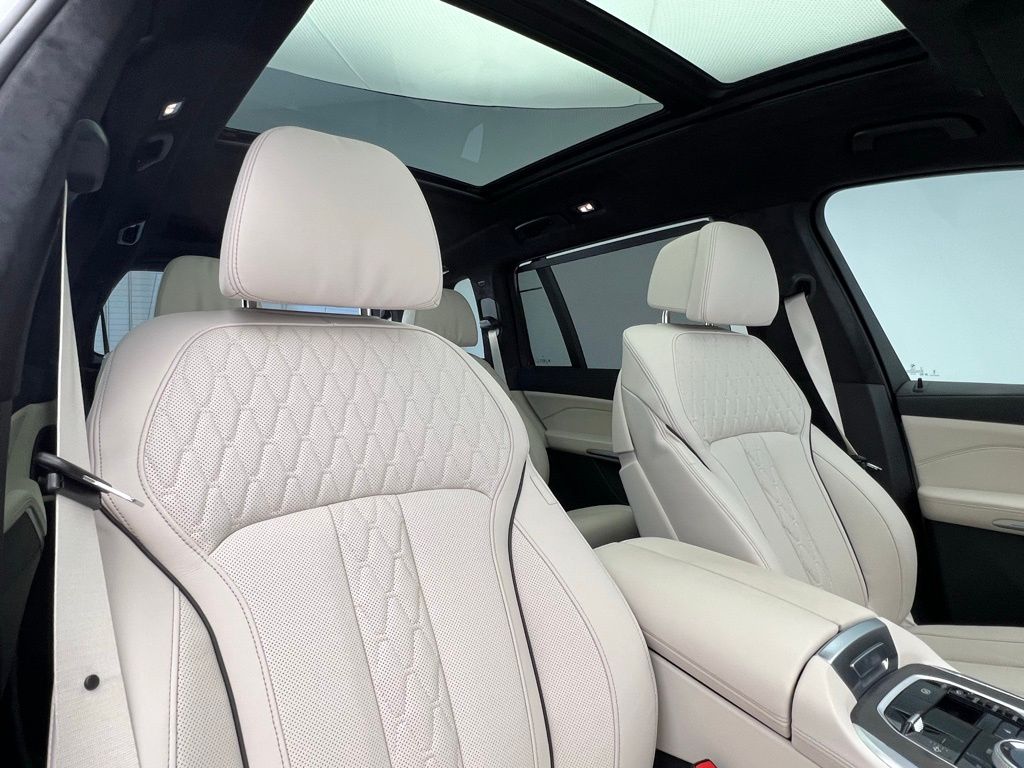 Thumbnail: 2024 BMW X7 - 7