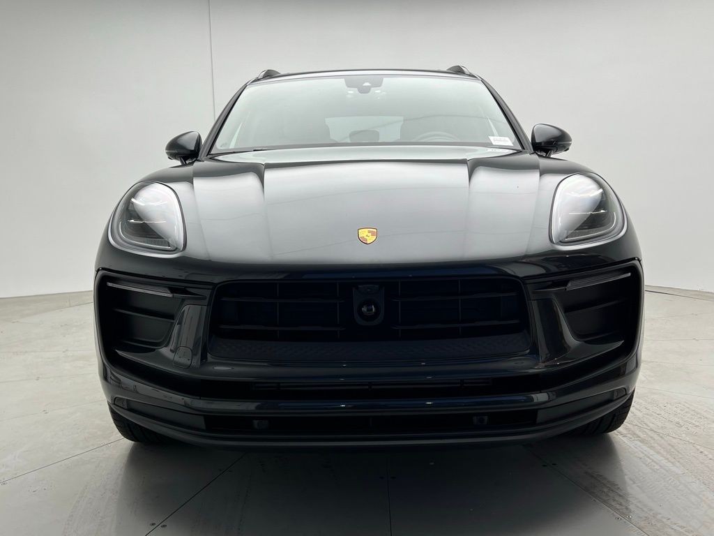 Thumbnail: 2026 Porsche Macan - 22