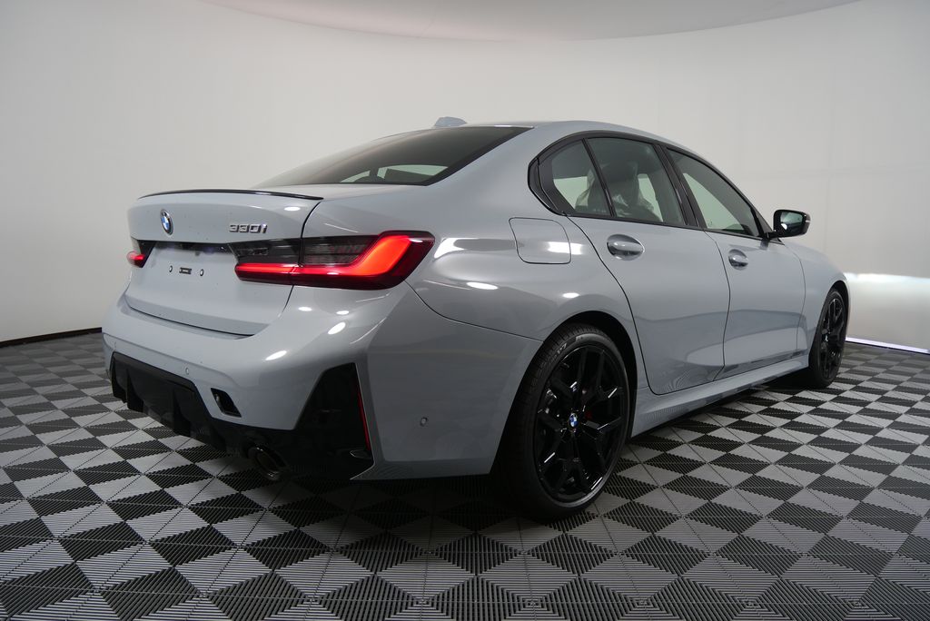 Thumbnail: 2025 BMW 3 Series - 3