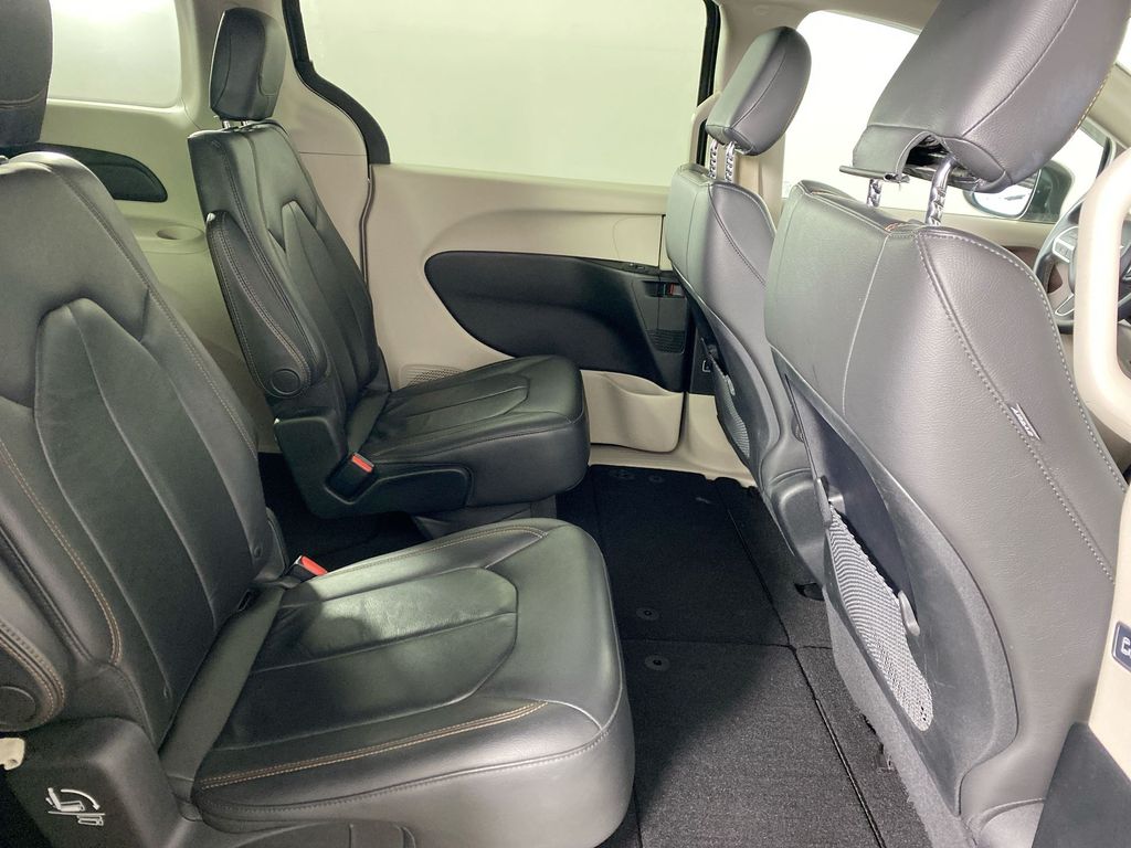 2017 Chrysler Pacifica Touring L 26