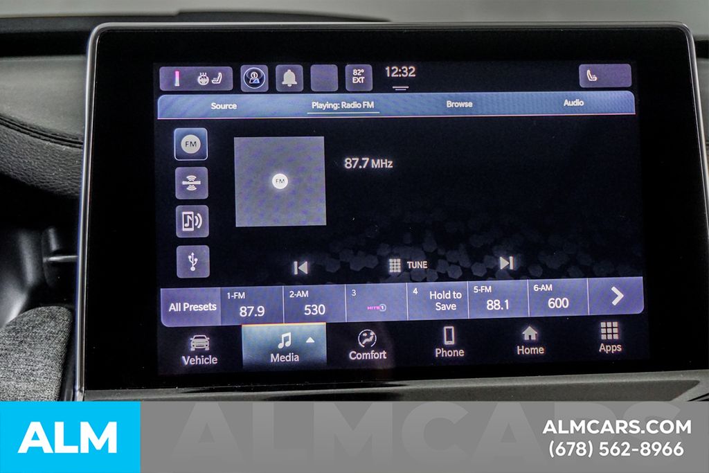 Used 2022 Red Jeep Latitude Lux image 39