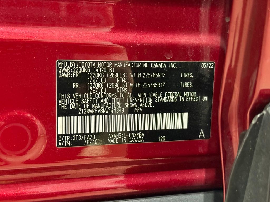 2022 Toyota RAV4 XLE 32