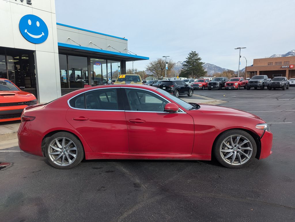 2018 Alfa Romeo Giulia Base 2