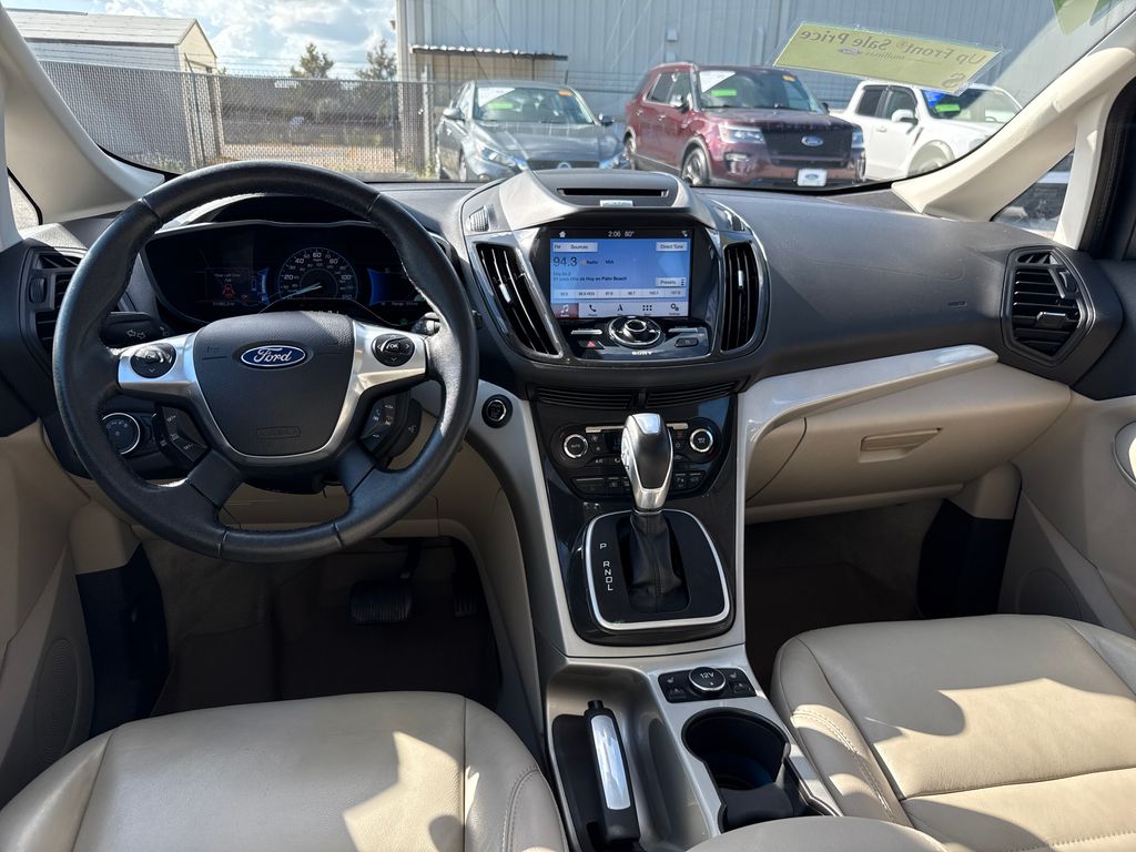 2016 Ford C-Max Energi SEL photo 4