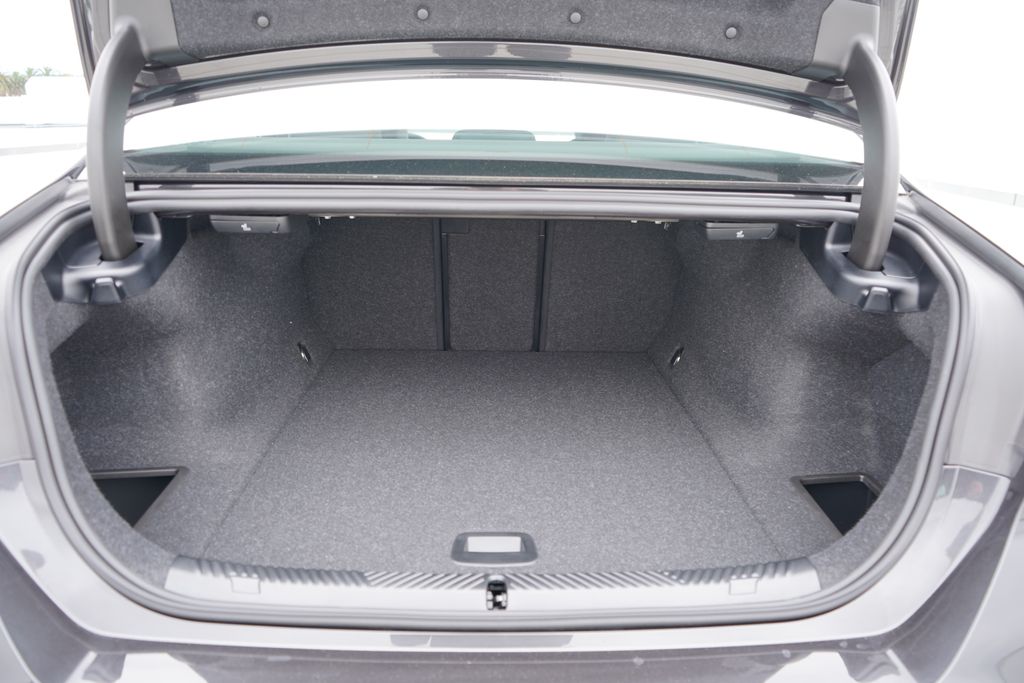 Thumbnail: 2026 BMW i5 - 21