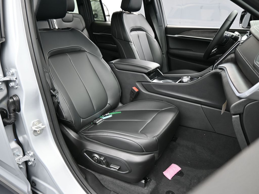 New 2025 Silver Zynith Jeep Limited image 40