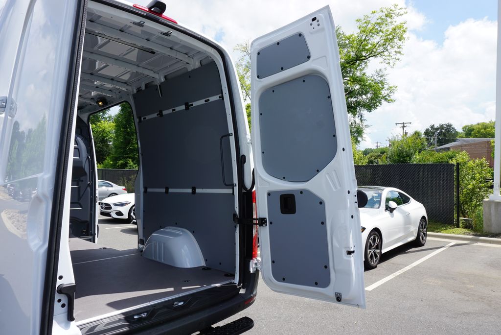 Thumbnail: 2025 Mercedes-Benz Sprinter - 18