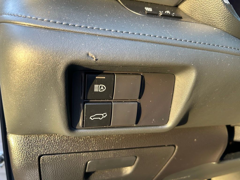 Thumbnail: 2022 Toyota Highlander - 19