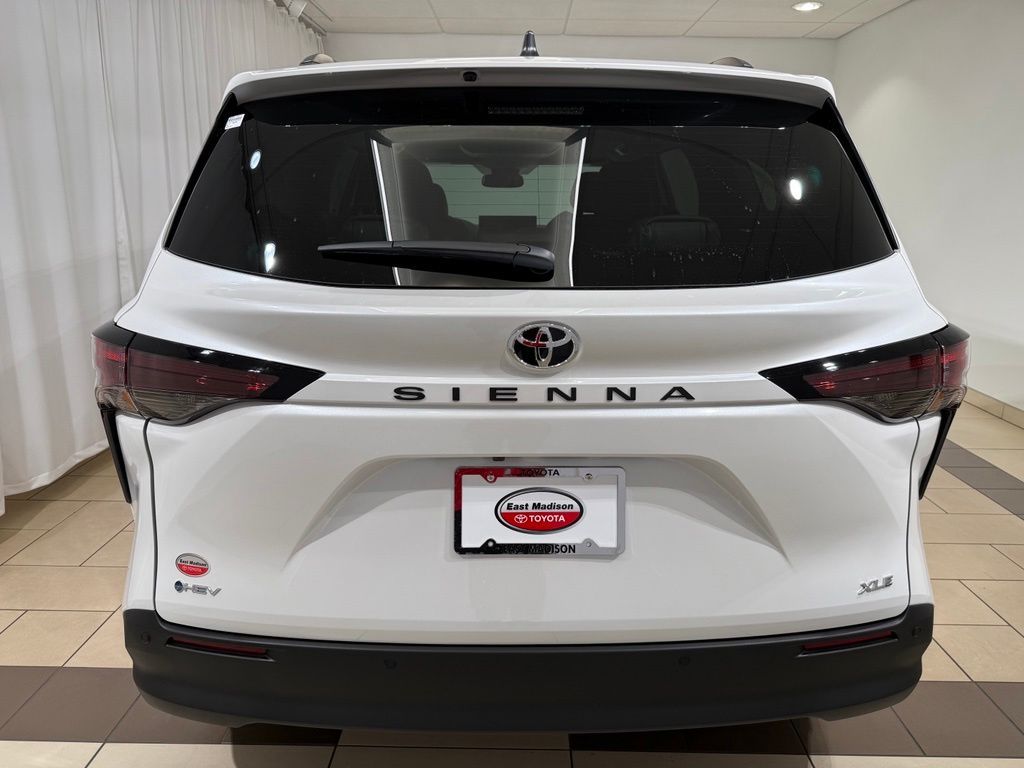 Thumbnail: 2026 Toyota Sienna - 4