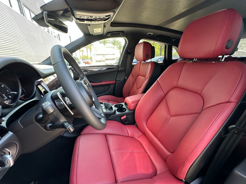 Thumbnail: 2026 Porsche Macan - 5