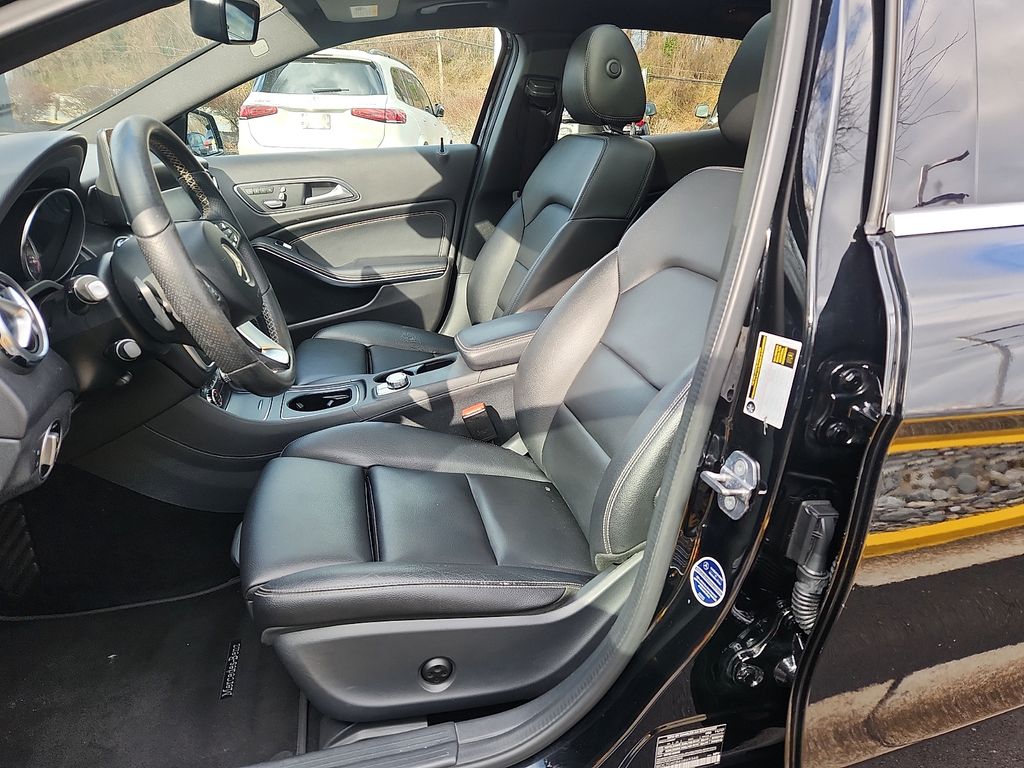 Thumbnail: 2018 Mercedes-Benz GLA - 13