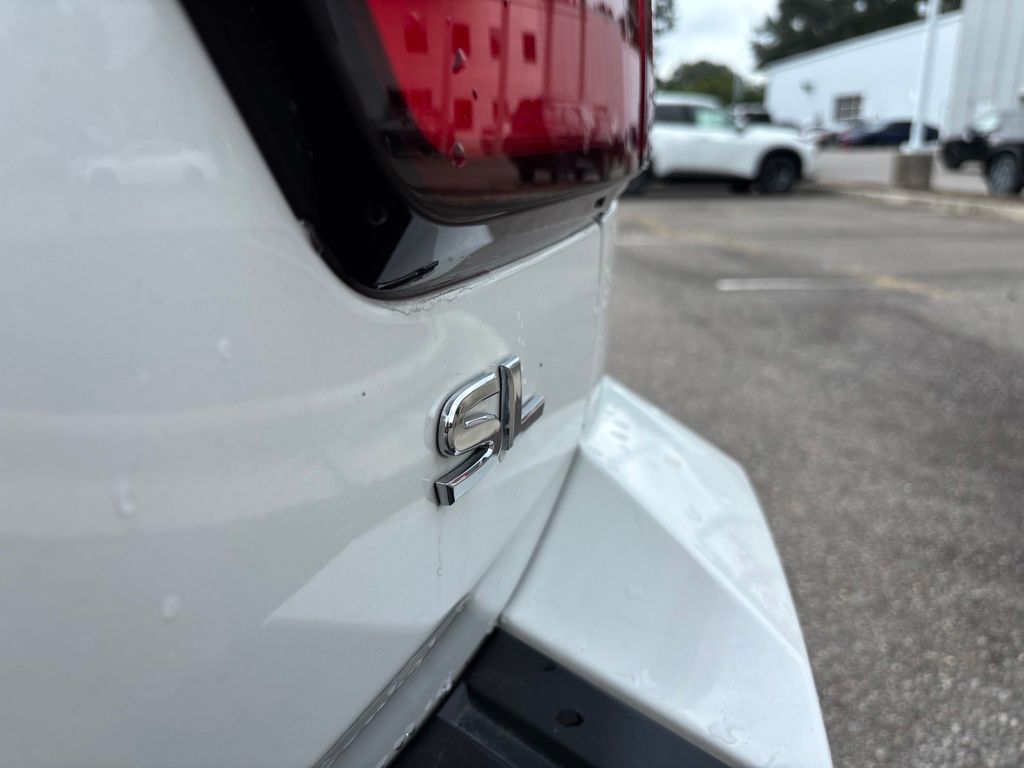 Used 2023 White Nissan SL image 17