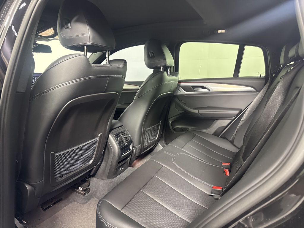 Thumbnail: 2022 BMW X4 - 10