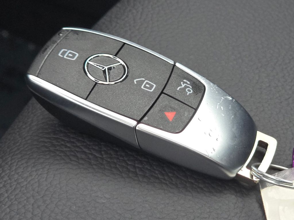New 2026 Black Mercedes-Benz GLB 250 image 39