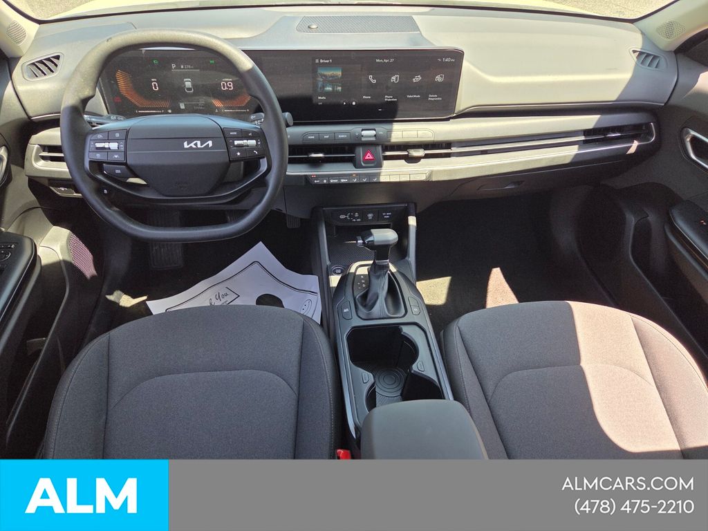 Used 2025 White Kia LXS image 11