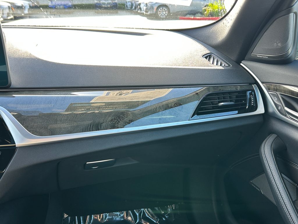 Thumbnail: 2022 BMW 5 Series - 25