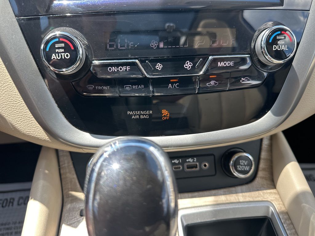 2023 Pearl White Tricoat Nissan Murano SL FWD SUV