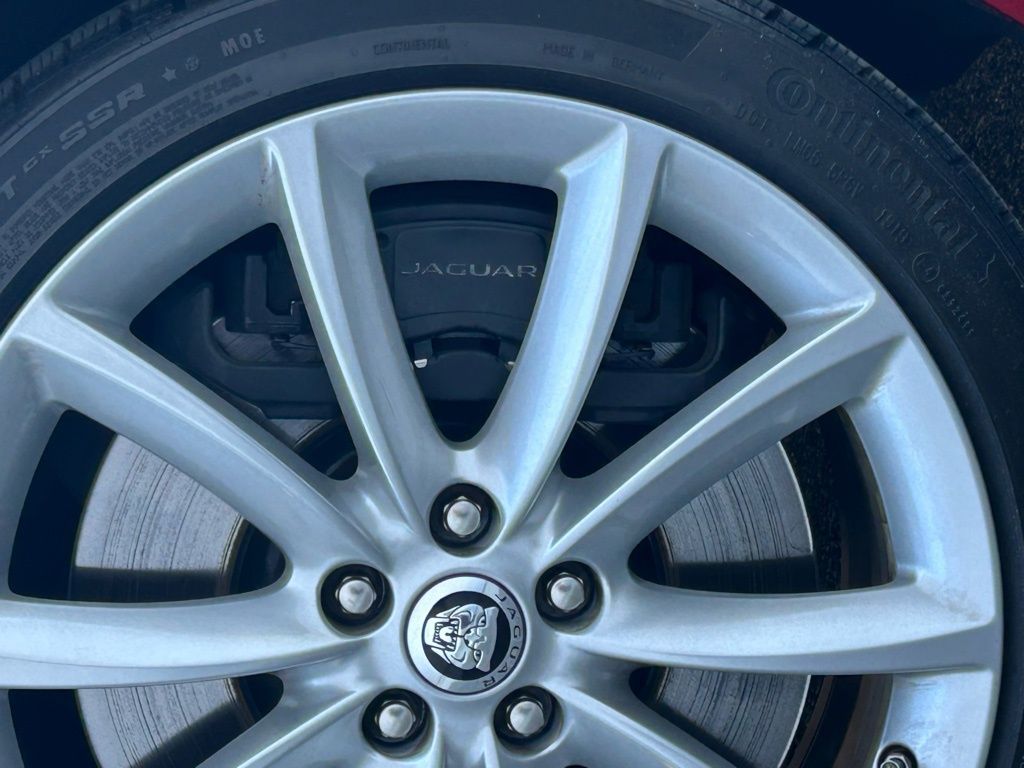 Used 2014  Jaguar S image 49