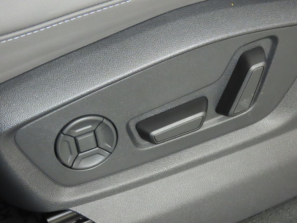 Thumbnail: 2026 Audi Q7 - 32