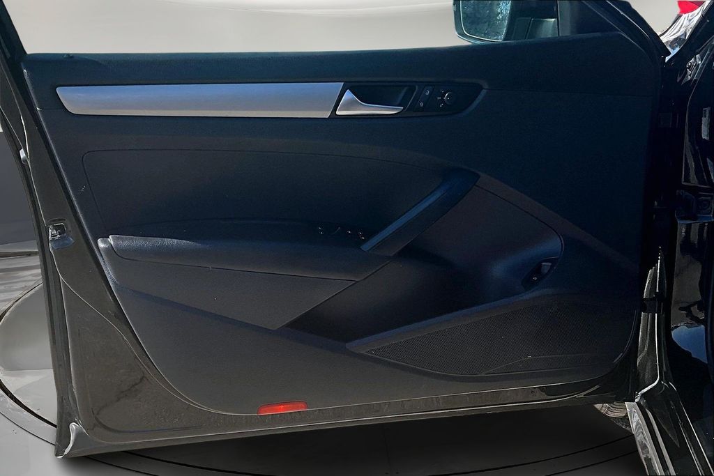 Used 2013 Black Volkswagen 2.5 S image 19