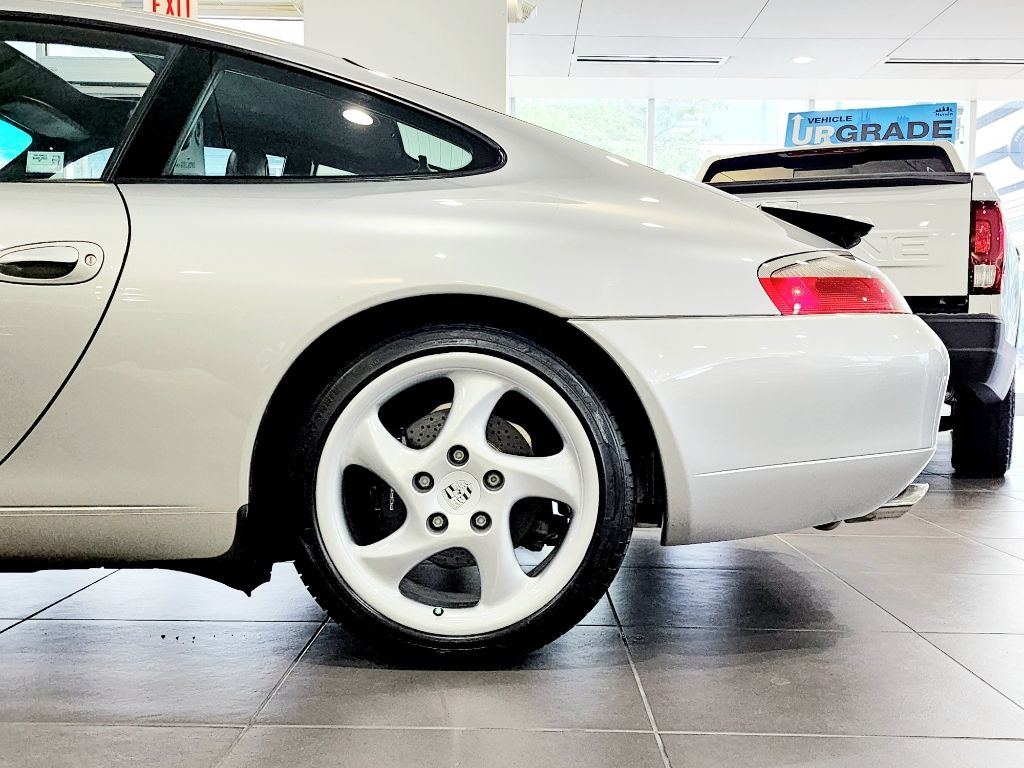 2000 Porsche 911 Carrera 17