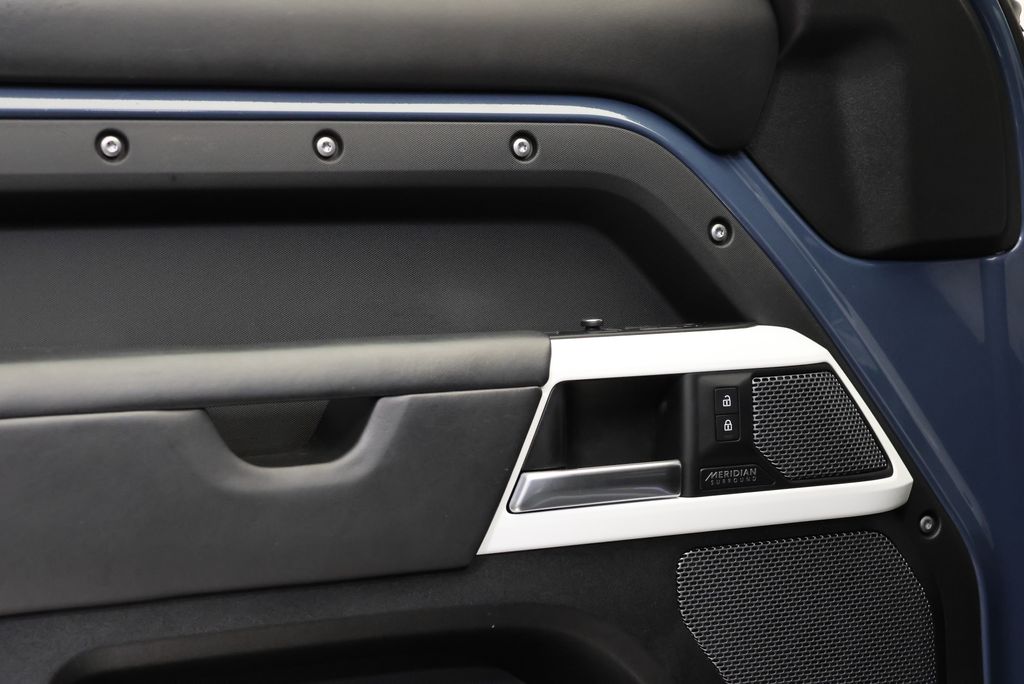 Thumbnail: 2022 Land Rover Defender - 27