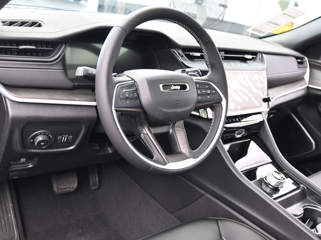 New 2026 Diamond Black Crystal Pearlcoat Jeep Limited image 14