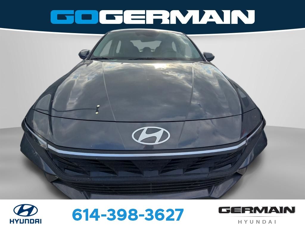 Used 2025 Gray Hyundai SE image 3
