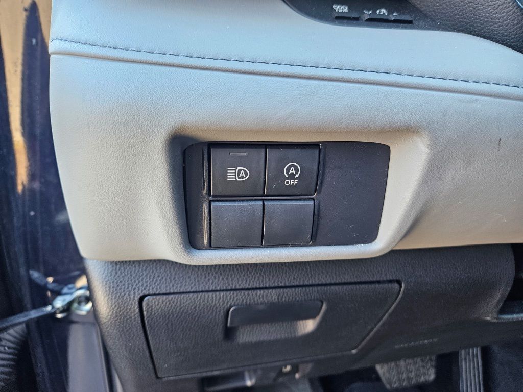 Thumbnail: 2023 Toyota Highlander - 18