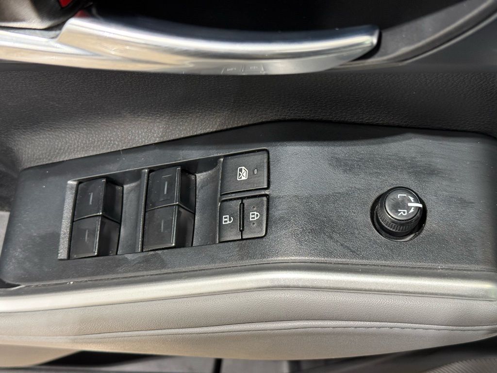 Thumbnail: 2022 Toyota Highlander - 16