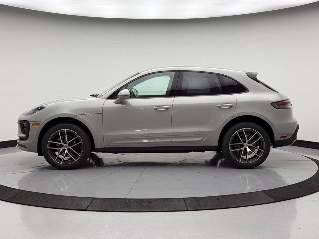 Thumbnail: 2026 Porsche Macan - 2