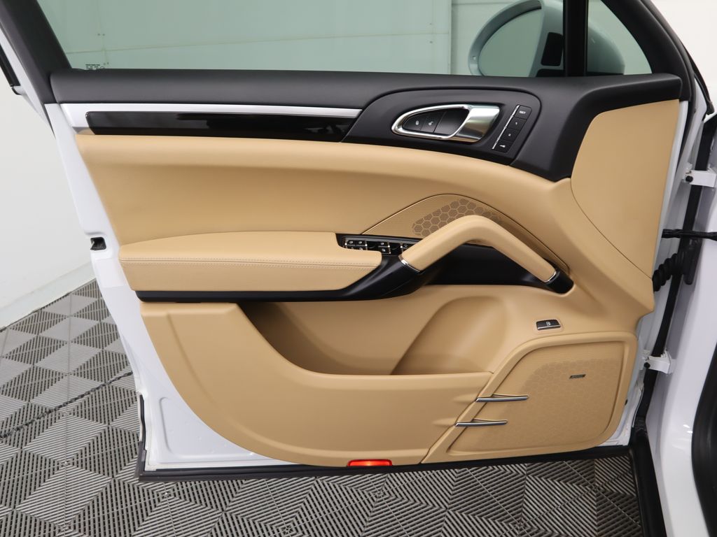 Thumbnail: 2018 Porsche Cayenne - 25