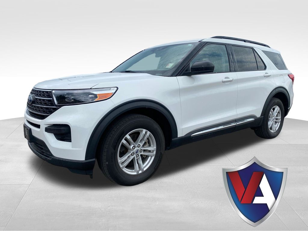  2023 Ford Explorer XLT AWD   