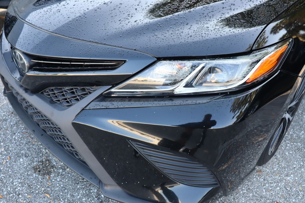 2019 Toyota Camry SE 3