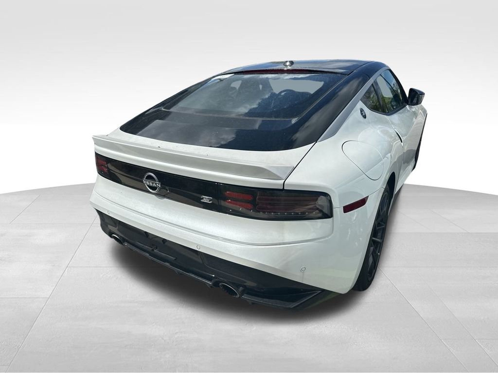 2024 Everest White Pearl Tricoat/Super Black Nissan Z Performance RWD Coupe
